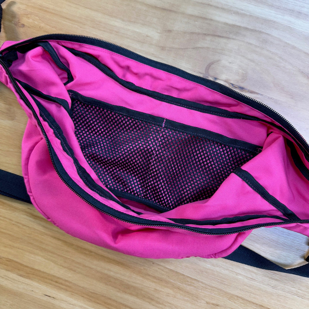 BULL HORN SHOULDER BAG - 6 LITERS (HOT PINK)