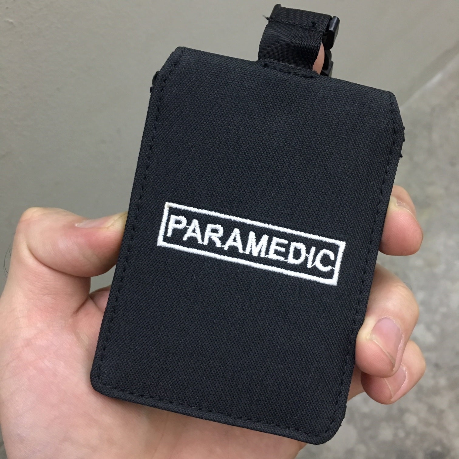 HIGH DESERT TACTICAL PASS HOLDER - PARAMEDIC