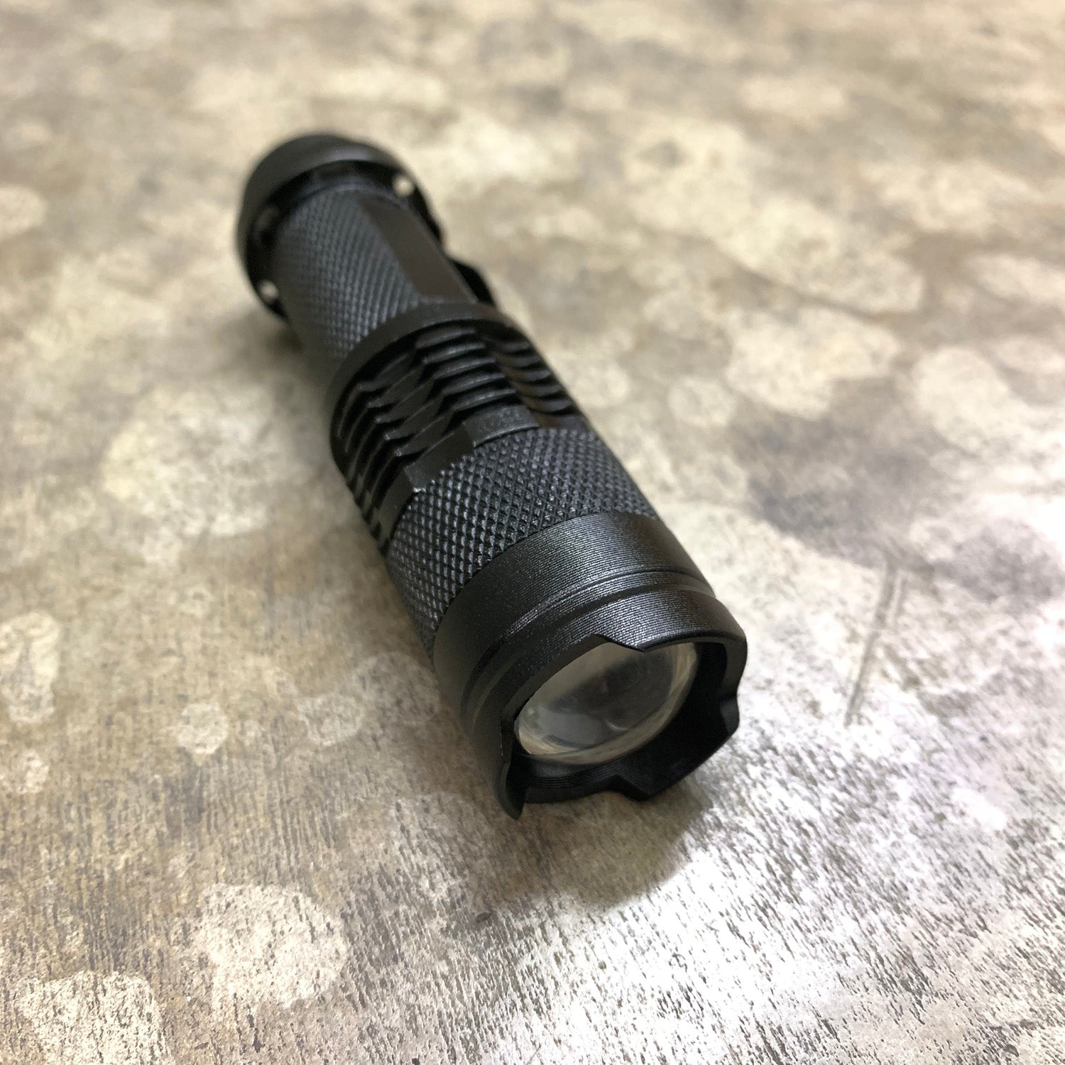 AA POCKET TORCH - 150 LUMENS (Zoom to Throw)