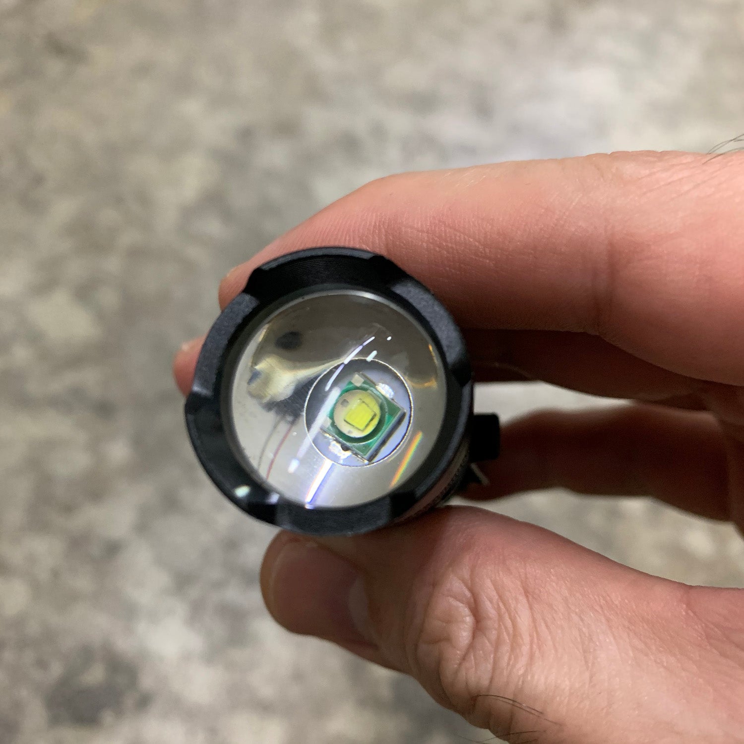 AA POCKET TORCH - 150 LUMENS (Zoom to Throw)