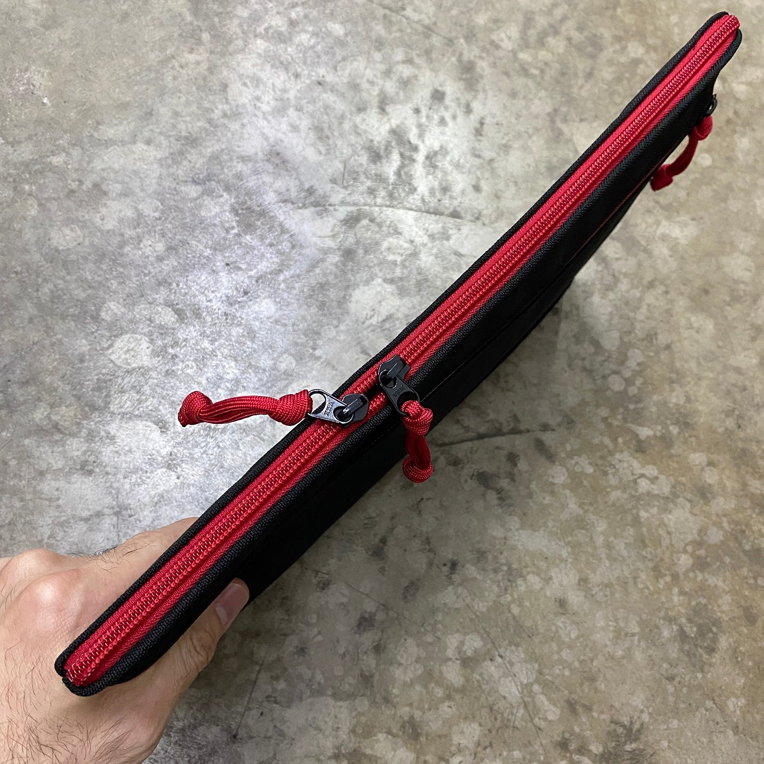 TACTICAL LAPTOP SLEEVE 13.3" - 1000D CORDURA (BLACK WITH RED ZIPS)