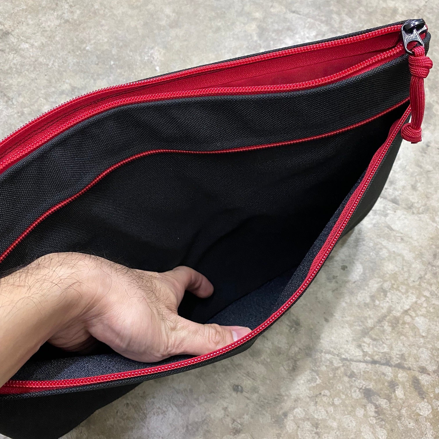 TACTICAL LAPTOP SLEEVE 13.3" - 1000D CORDURA (BLACK WITH RED ZIPS)