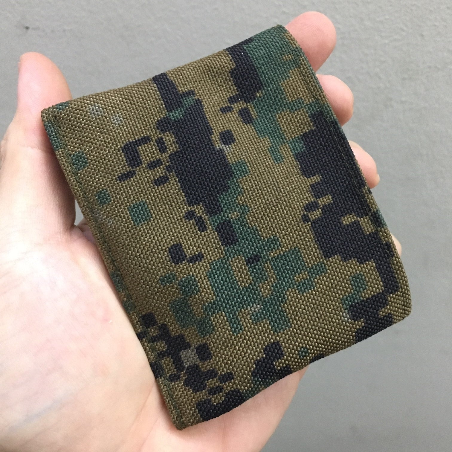 MIL-SPEC KEY WALLET WITH CARD POCKET - 1000 DENIER CORDURA (US WOODLAND DIGITAL)