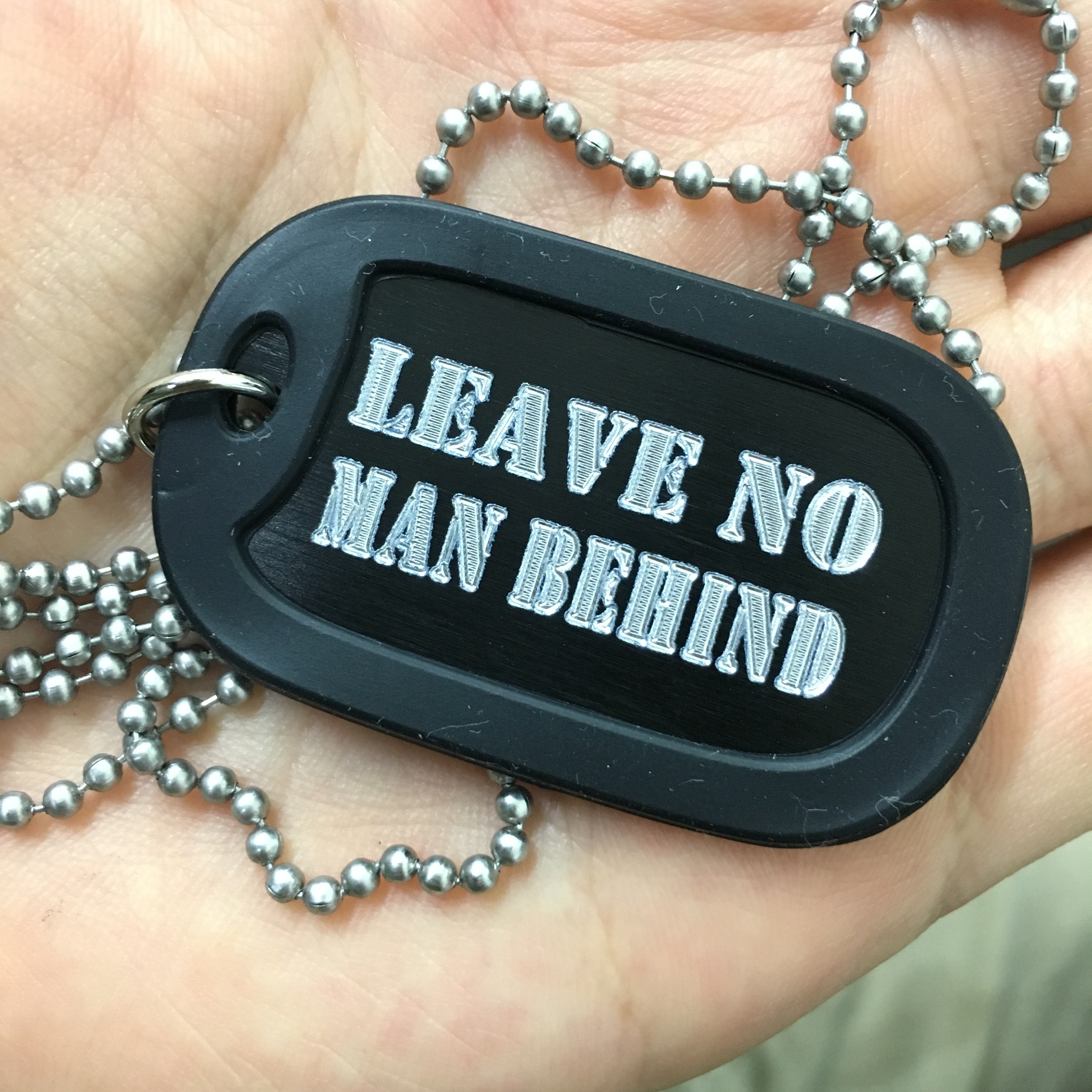 LEAVE NO MAN BEHIND DOG TAG - BLACK
