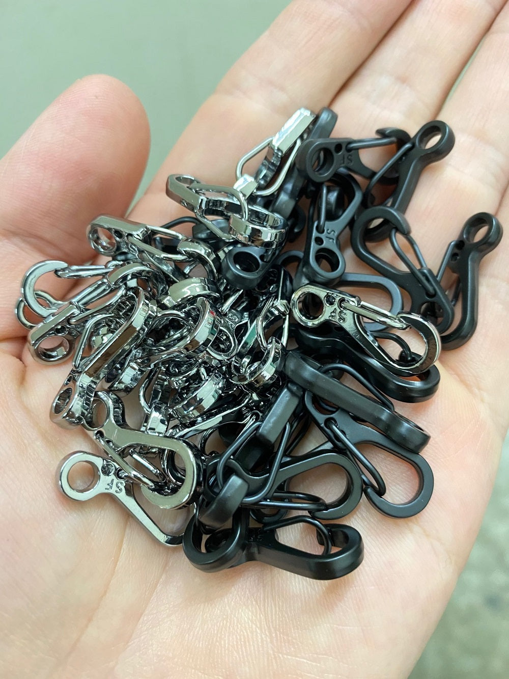 MINI SF PARACORD CARABINERS (2 PIECES - GLOSSY GRAY)