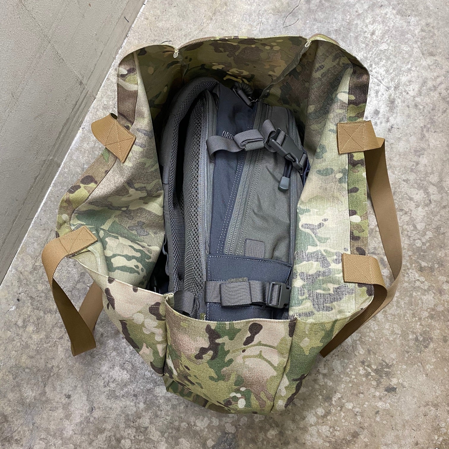 MIL-SPEC BIG BIG TOTE BAG - 1000 DENIER CORDURA (TRUE TIMBER HTC SPRING)