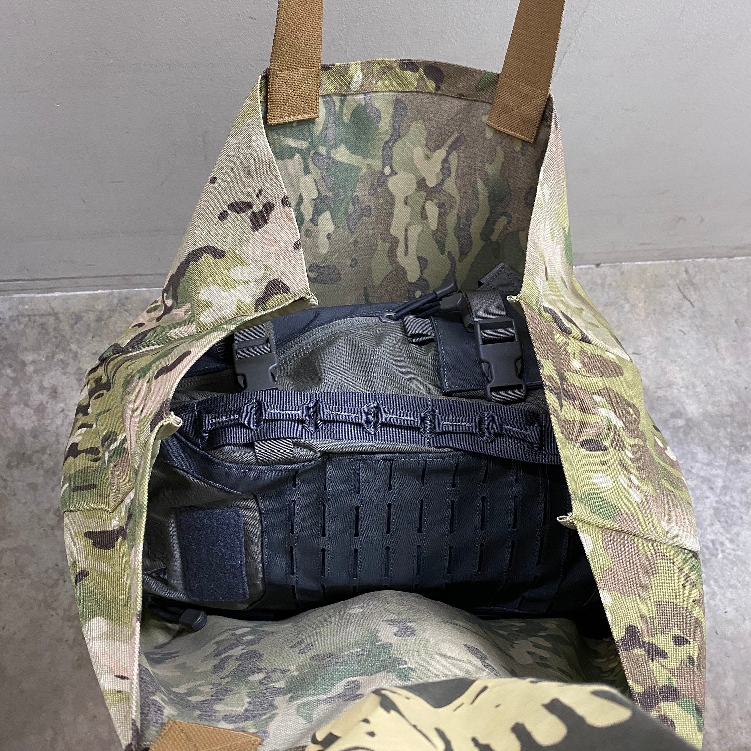 MIL-SPEC BIG BIG TOTE BAG - 1000 DENIER CORDURA (TRUE TIMBER HTC SPRING)